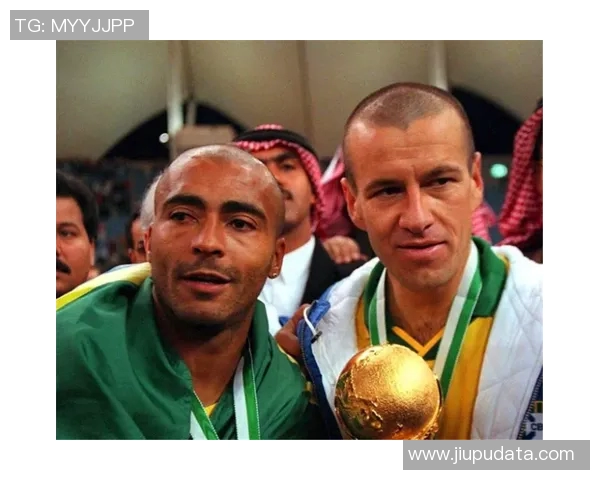 小罗的多彩人生揭秘足球明星背后的艺术与商业之路 小罗的多彩人生揭秘足球明星背后的艺术与商业之路