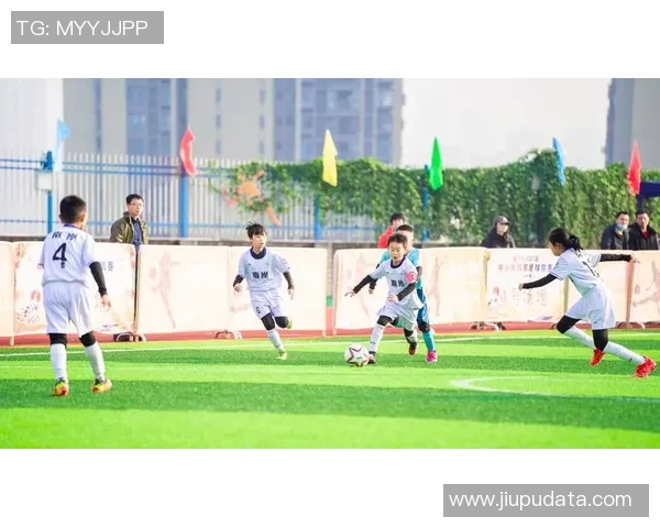 日本校园足球明星的精彩瞬间与成长故事分享