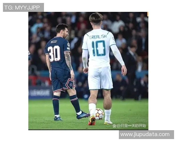 足球明星在赛场上的无奈瞬间揭示了他们背后的压力与挑战