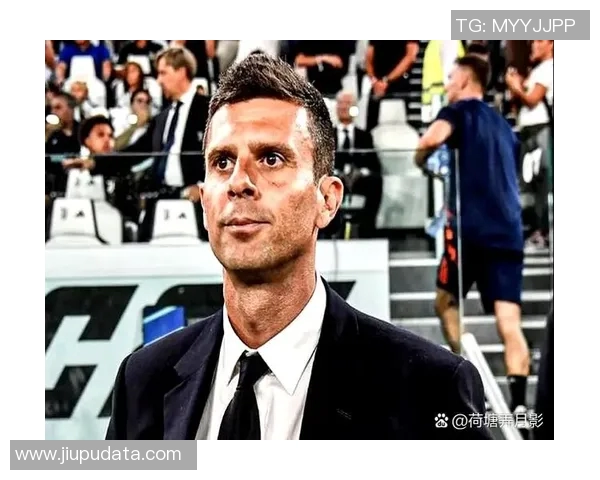 踢了40年足球的传奇明星回顾与成就分享