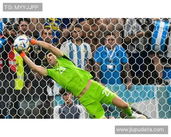 只传球不射门的足球明星背后的故事与战术分析